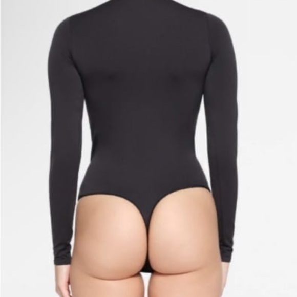 NWT SKIMS ESSENTIAL BODYSUIT CREW NECKLING SLEEVE BODYSUIT VARIOUS SIZES - Picture 4 of 4